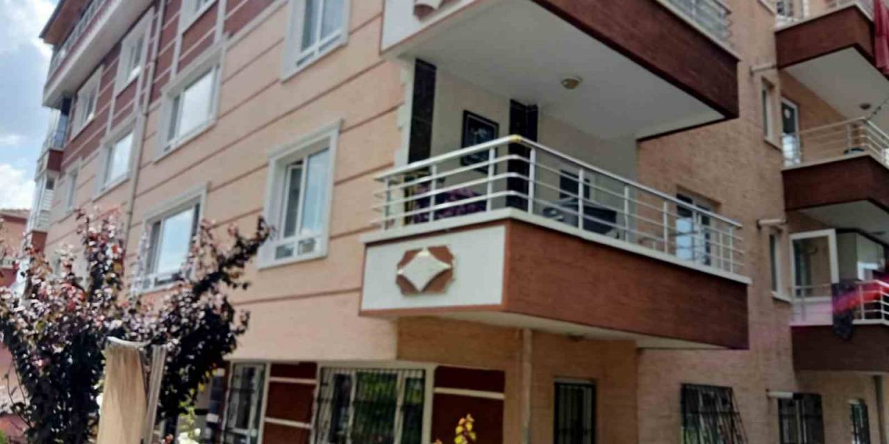 Aile İçi Kavga Kanlı Bitti: Eşinin Dedesini Ve Kuzenini Otomobille Ezerek Öldürdü