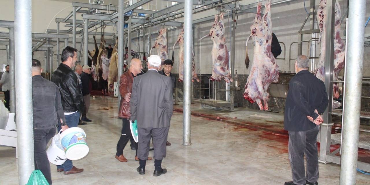Belediyenin Mezbahanesinde Kurbanlar Hijyen Ortamda Titizlikle Kesildi