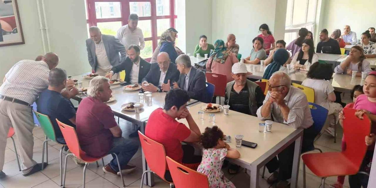 Birlik Vakfı, Kütahya’daki Depremzede Vatandaşları Bayramda Da Yalnız Bırakmadı