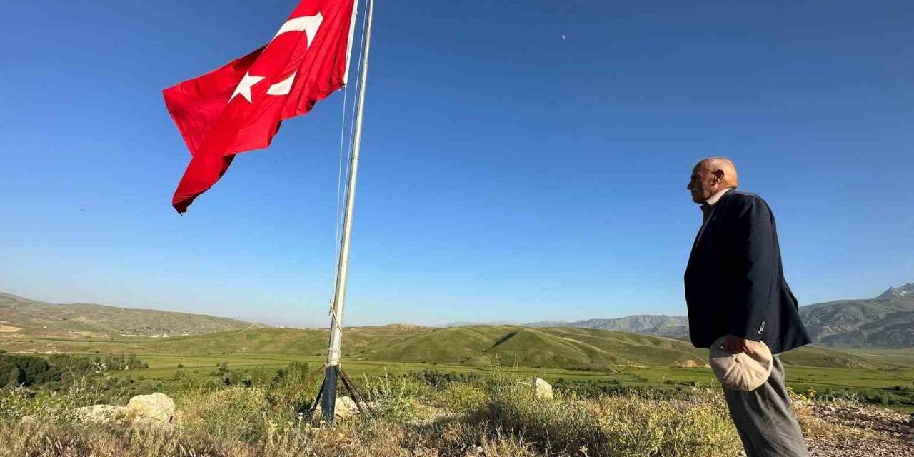 Seyit Tahir Dede’nin Hüzünlü Bayrak Nöbeti