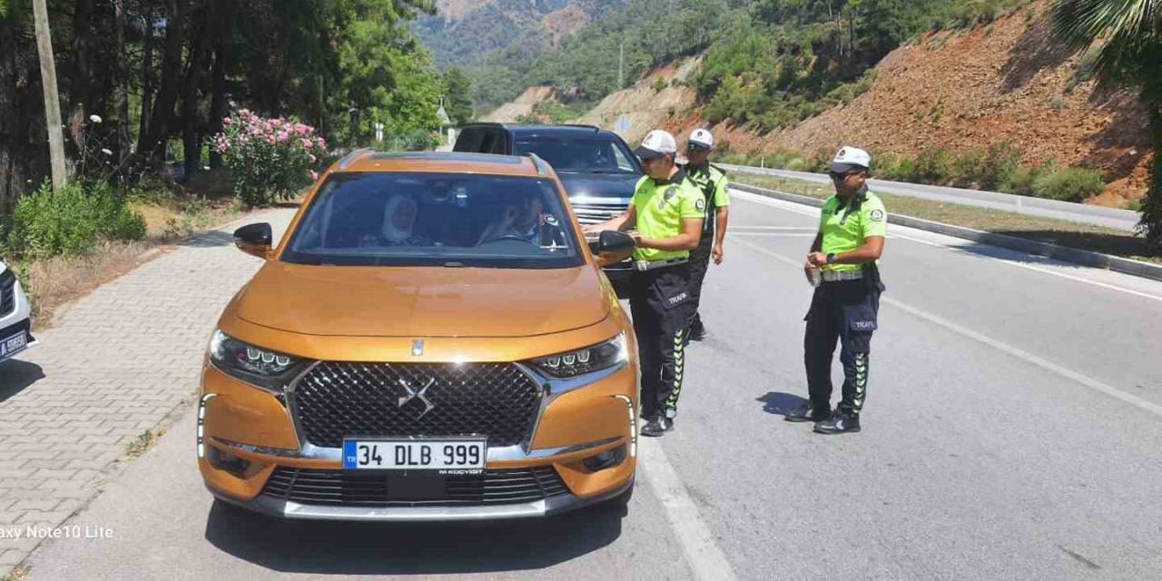 Fethiye’de Polis Ekiplerinden Örnek Davranış