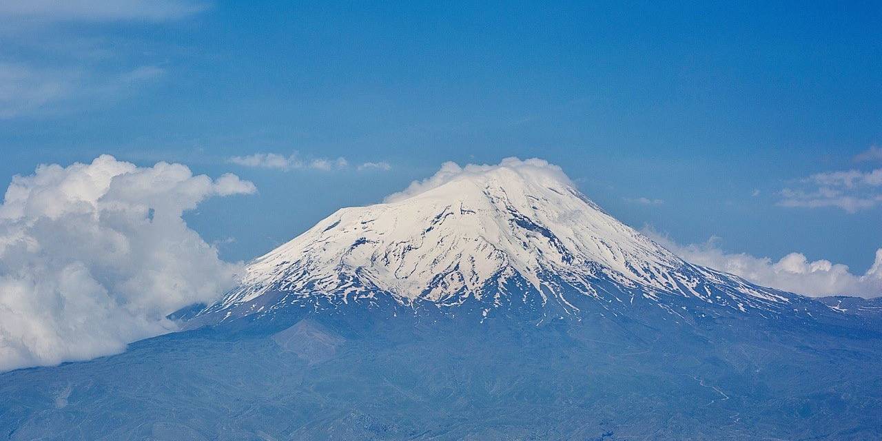 Türkiye’nin Doğu Ucunda Yükselen Ağrı Dağı Heybetiyle Görenleri Hayran Bırakıyor