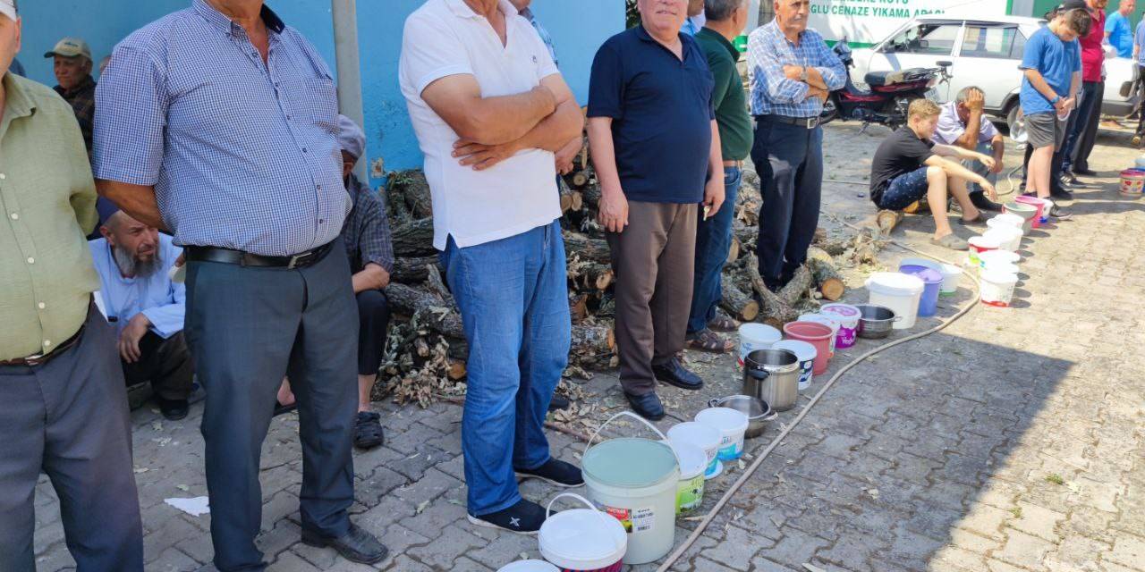 Asırlık Gelenekle Her Eve Pişmiş Et Gidiyor