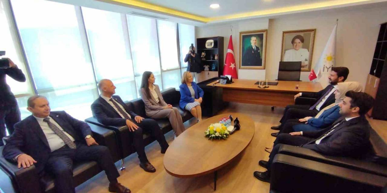 Ak Parti’den İyi Parti’ye Bayram Ziyareti