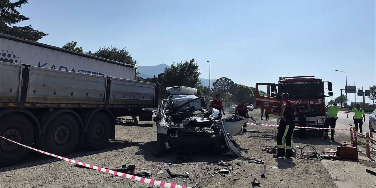 Tıra Saplanan Aracın Sürücüsü Direksiyonda Kalp Krizi Geçirmiş (düzeltme)