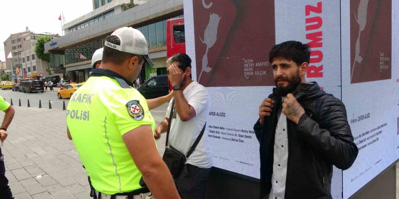 Taksim’de Başkalarının Videolarını Çektiği İddia Edilen Şahıs Yakalandı