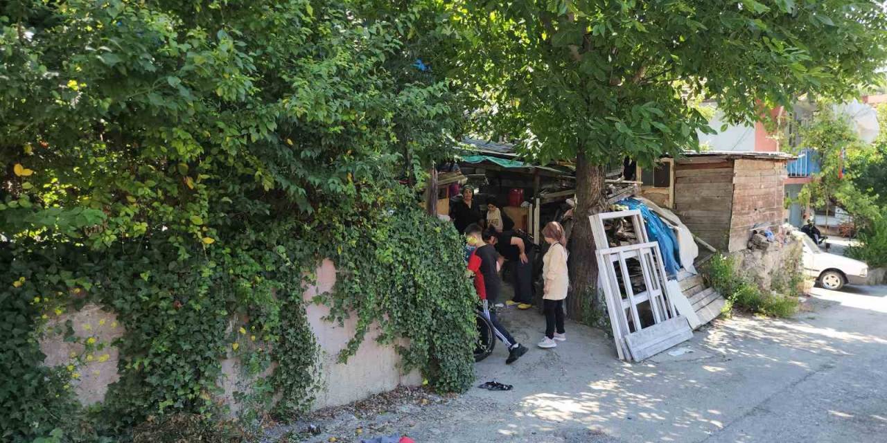 Balkondan Tırmanıp Girdiği Evde Gelinini Kafasından Vurdu