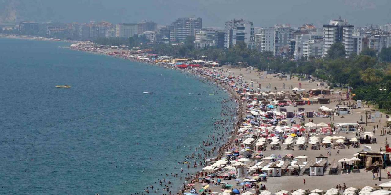 Antalya’da 300 Bin Kişilik Bayram Hareketi Sahillere Yansıdı, Yoğunluk İkiye Katlandı
