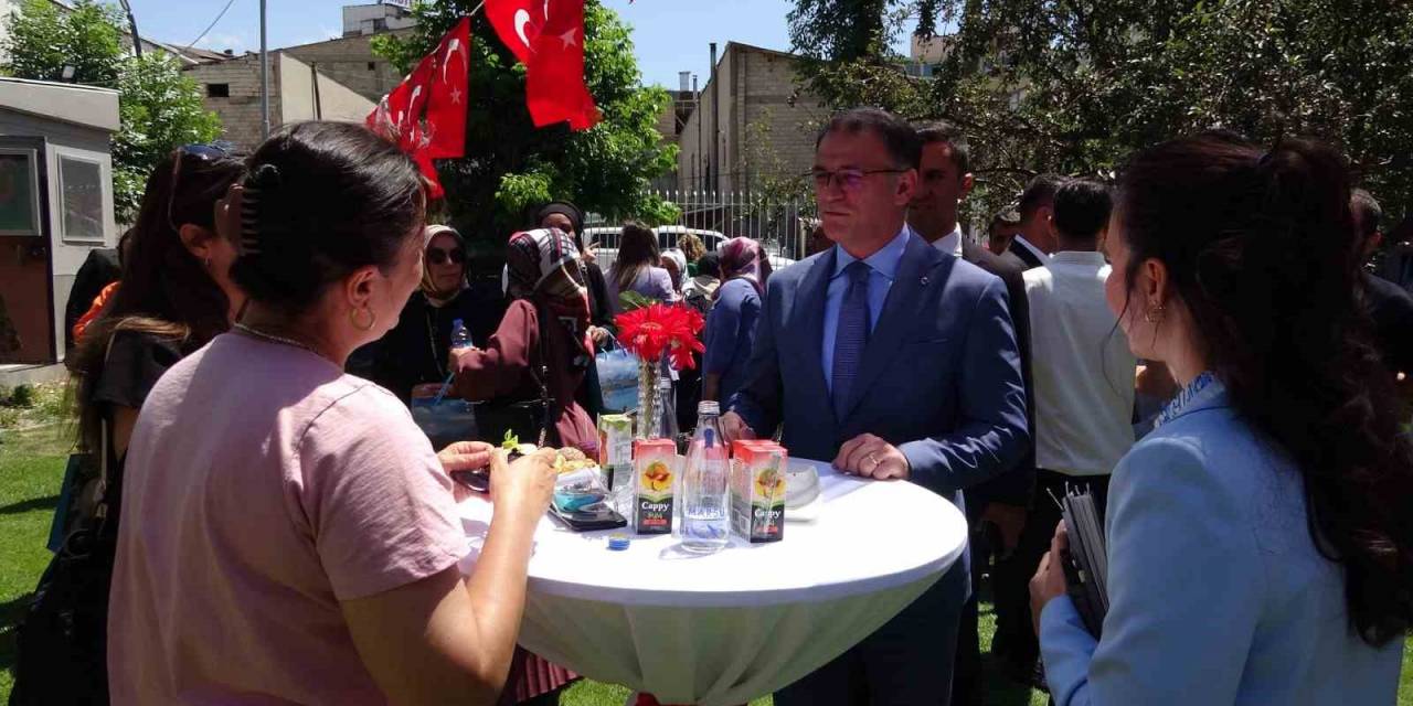 Van’da Resmi Bayramlaşma Töreni