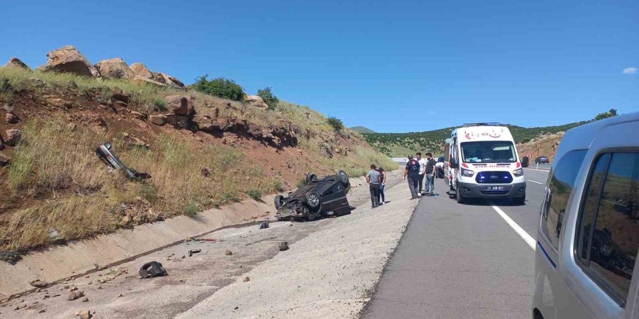 Elazığ’da Otomobil Ters Döndü: 1’i Ağır 3 Yaralı
