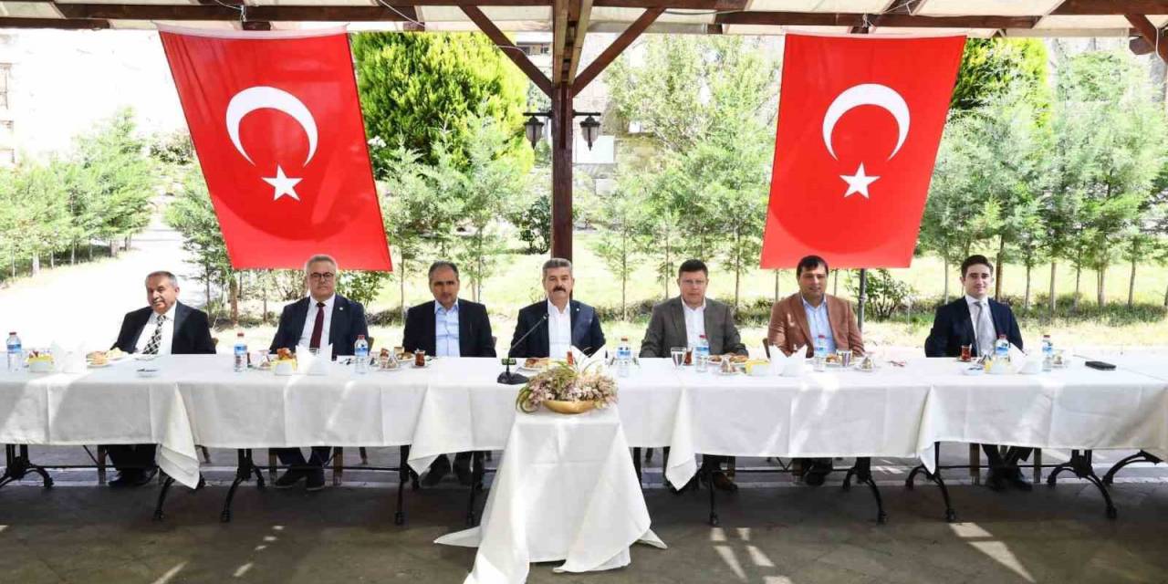Uşak Protokolü Bayramlaşma Töreninde Buluştu