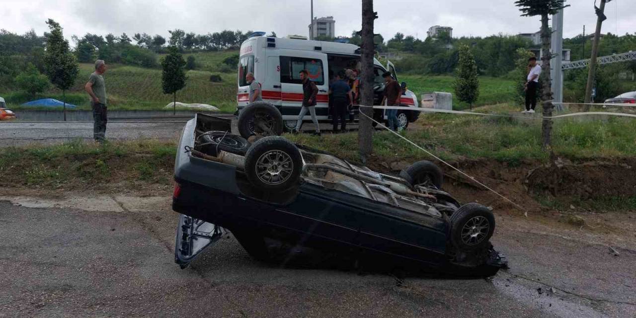 Samsun’da Bayram Gezmesine Giden Gençlerin Aracı Takla Attı: 3 Yaralı