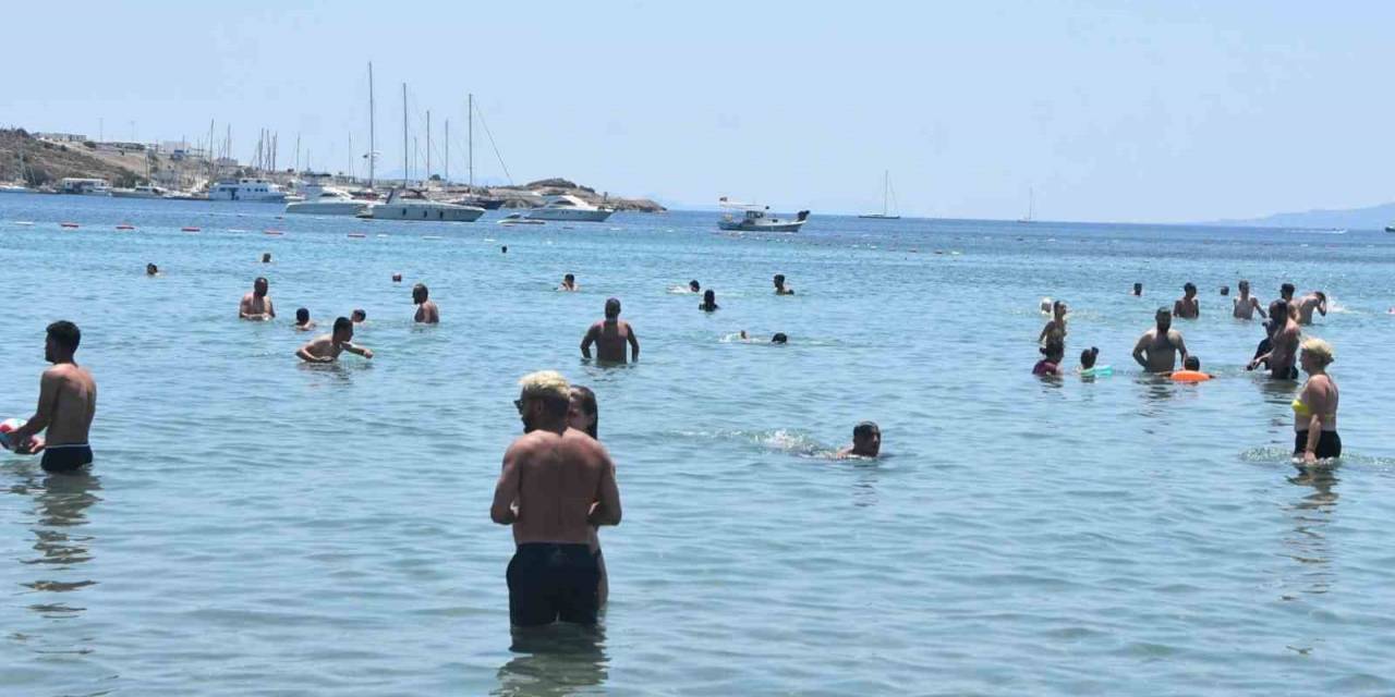 Bodrum’da Bayram Nüfusu 1 Milyona Aştı, Sahiller Doldu Taştı