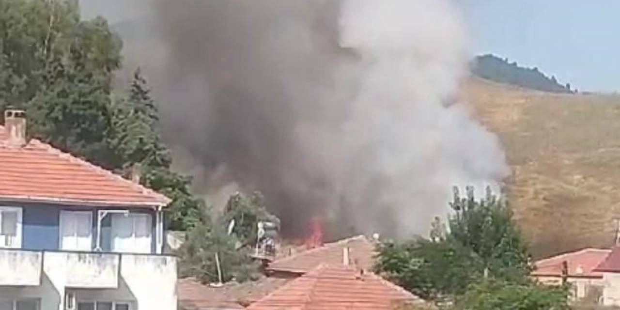 Manisa’da Ev Yangını Yürekleri Ağza Getirdi