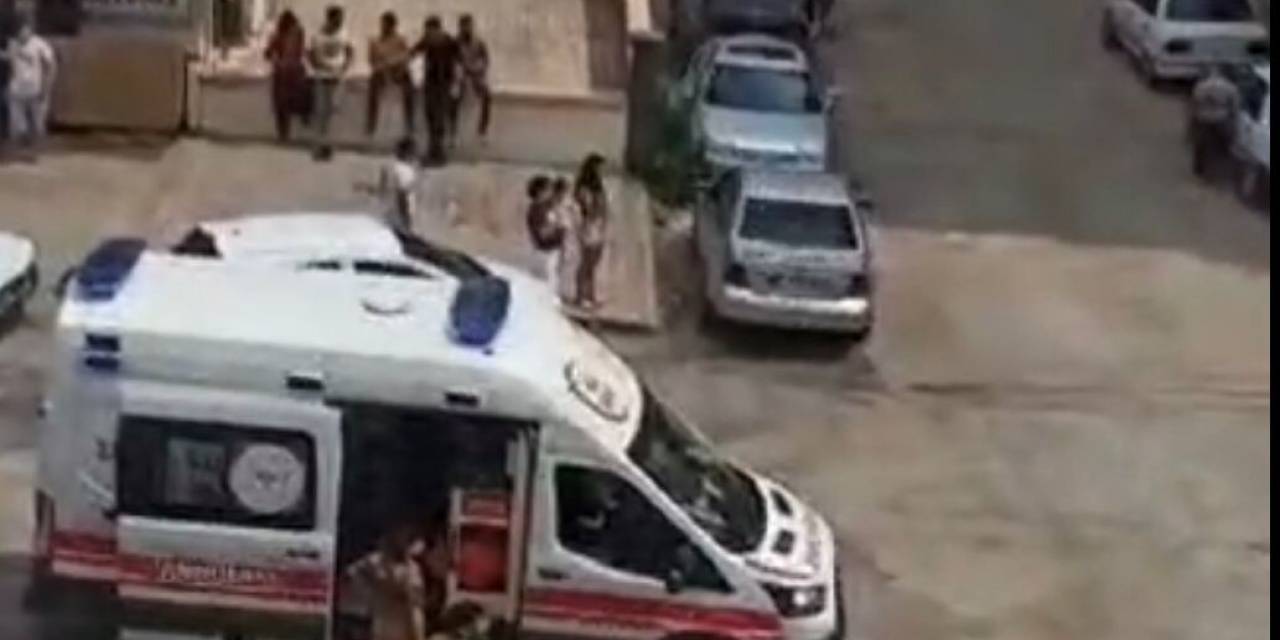 Adana’da Ev Yangını: 3 Kişi Dumandan Etkilendi