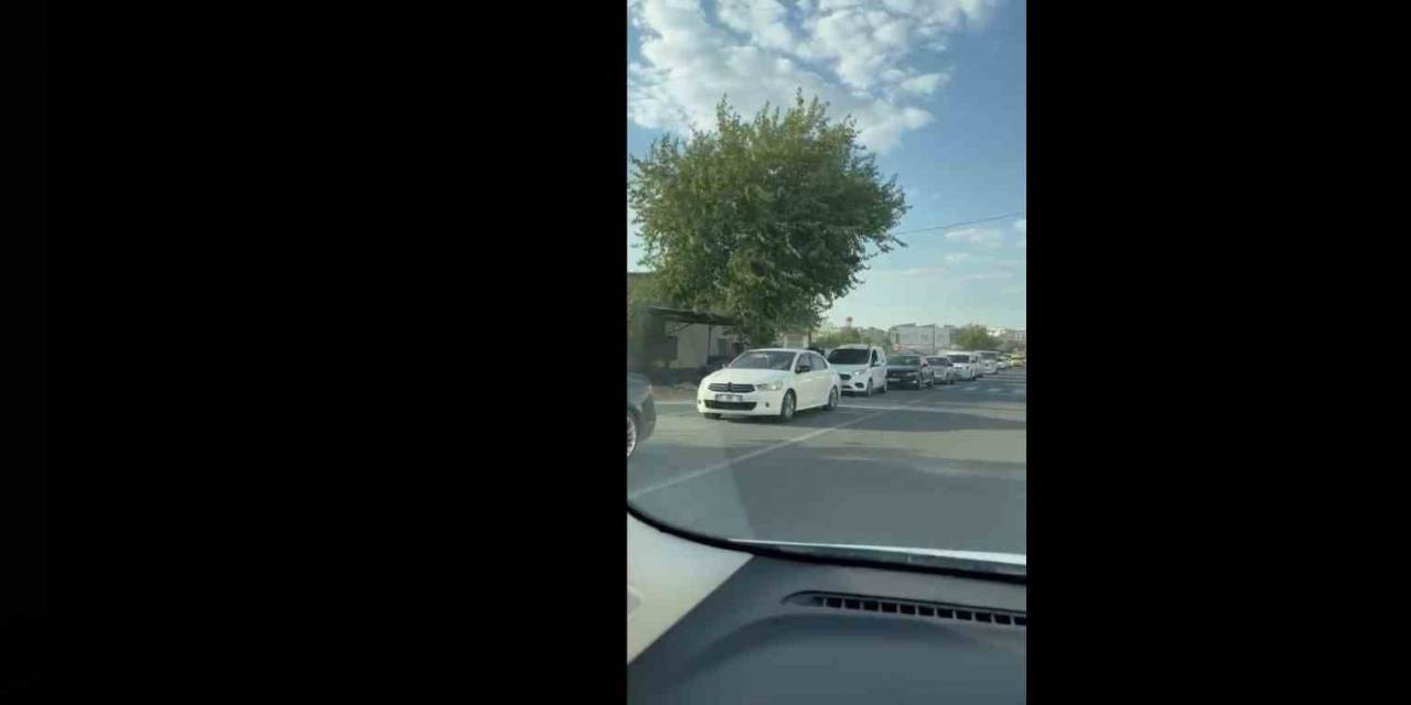 Beyazsu Mesire Alanında Araç Kuyruğu 20 Kilometreyi Aştı