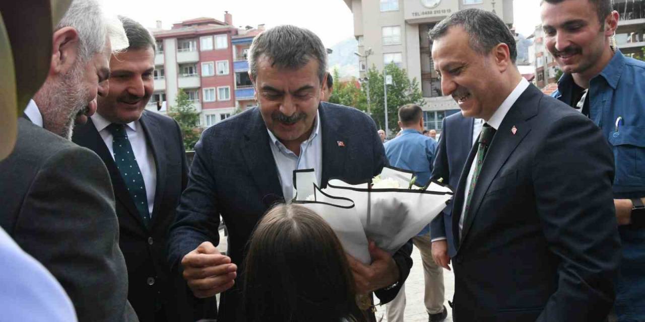 Milli Eğitim Bakanı Tekin, Gümüşhane’de Ziyaretlerde Bulundu