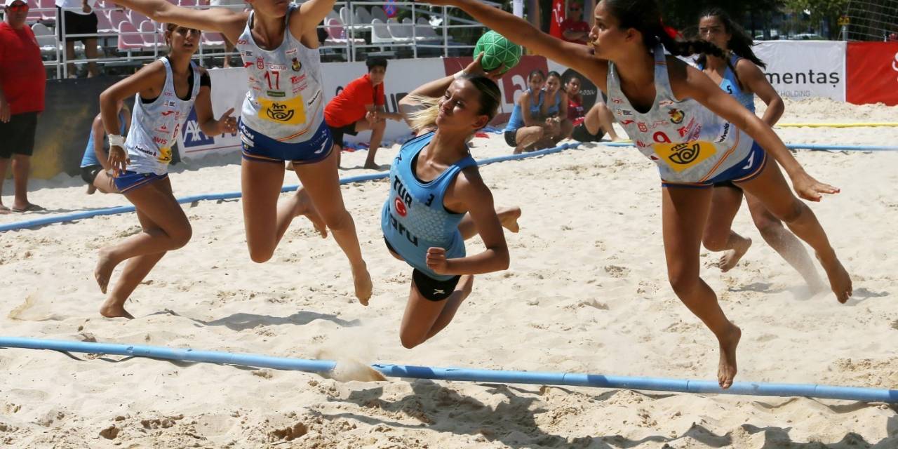 Ehf Avrupa U17 Plaj Hentbolu Şampiyonası’nda İlk Gün Tamamlandı