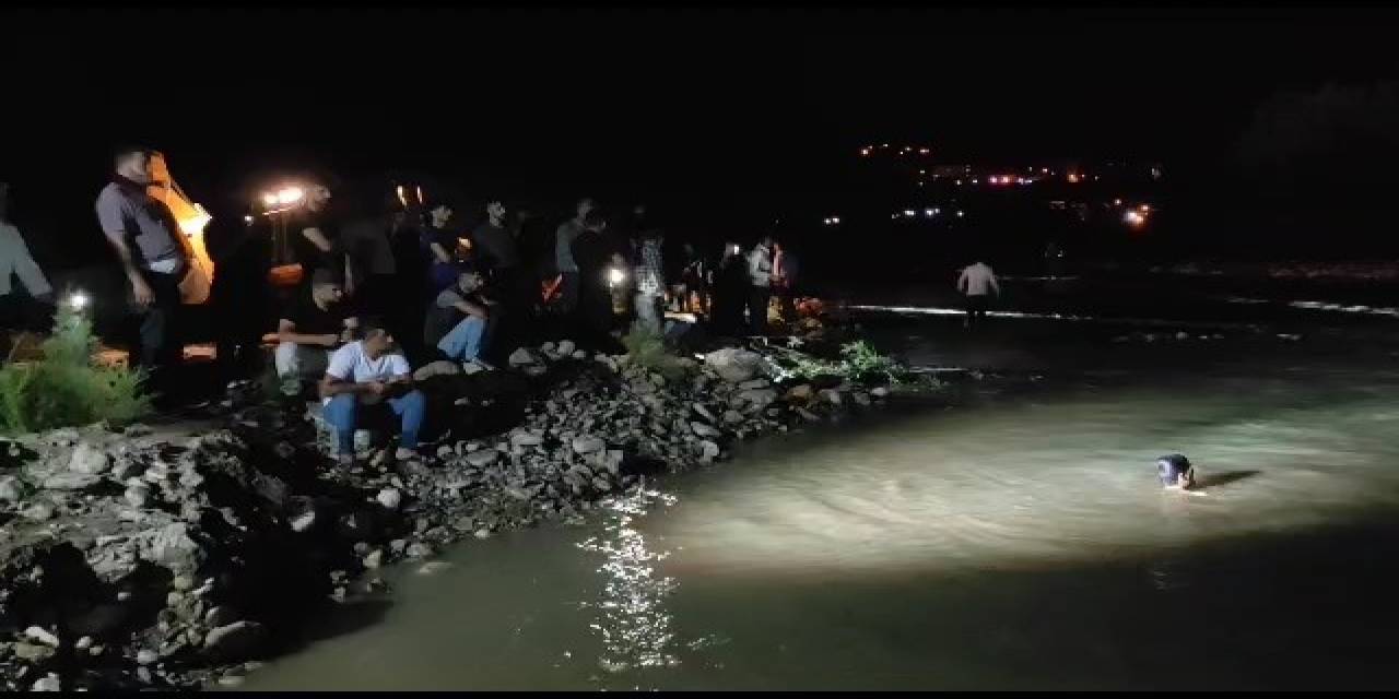 Sason Çayı’na Giren 3 Çocuk Kayboldu: 1 Çocuğun Cansız Bedenine Ulaşıldı