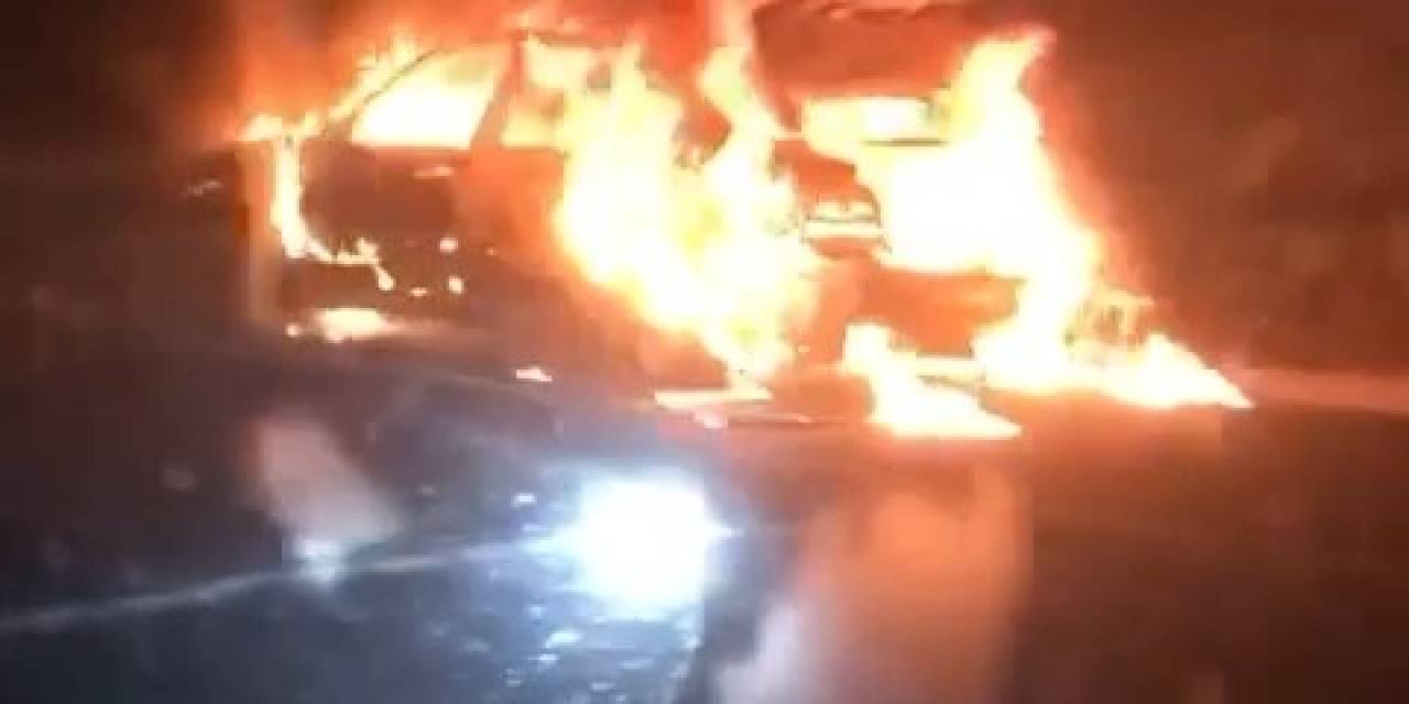Bursa’da Seyir Halindeki Otomobil Alev Topuna Döndü