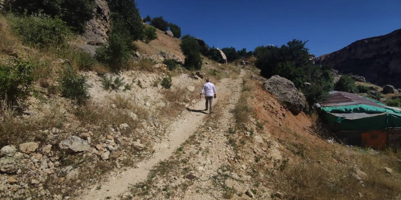 Bayram Sabahı Kaçan Kurbanını Bulmak İçin 3 Gündür Arazi Arazi Geziyor
