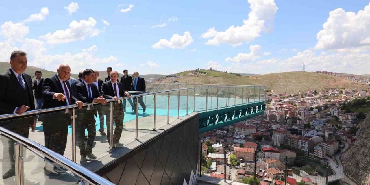 Bayburt Seyir Terasına Kavuştu