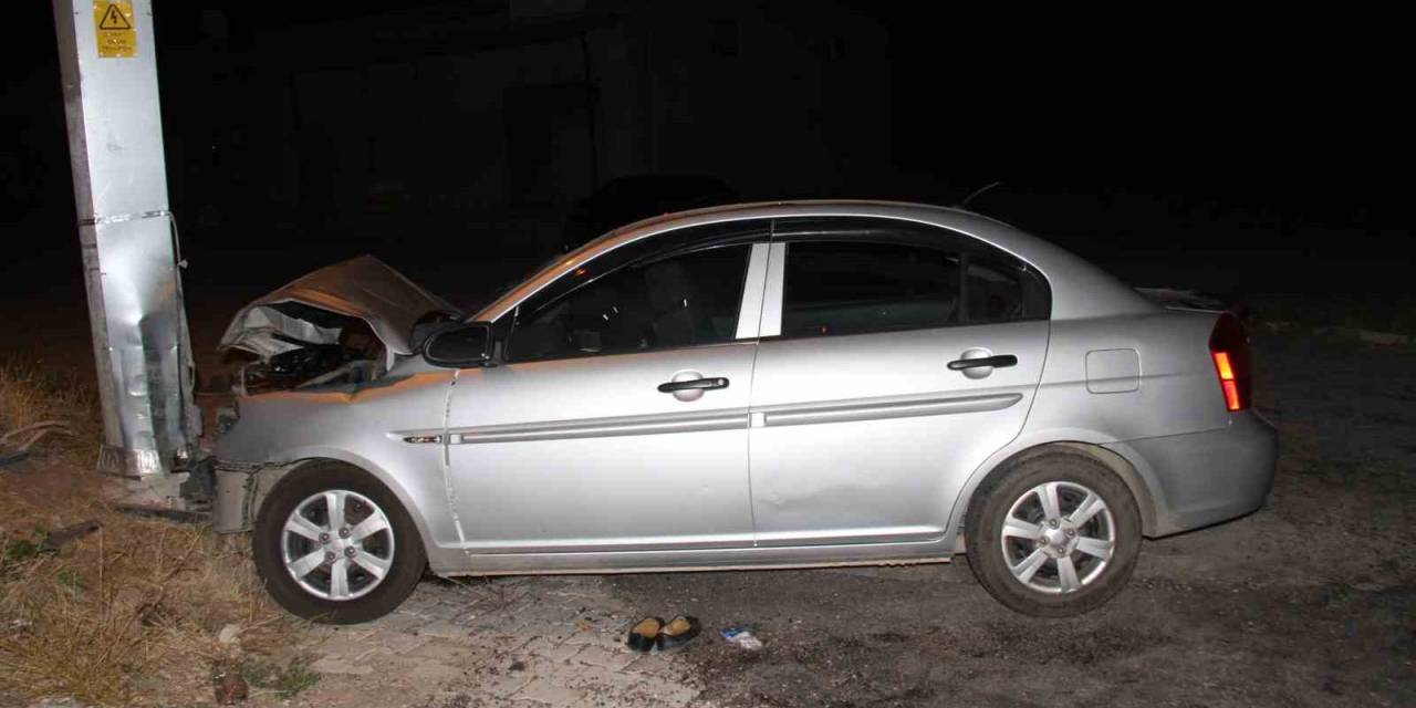 Elazığ’da Otomobiliyle Direğe Çarpan Sürücü Hayatını Kaybetti