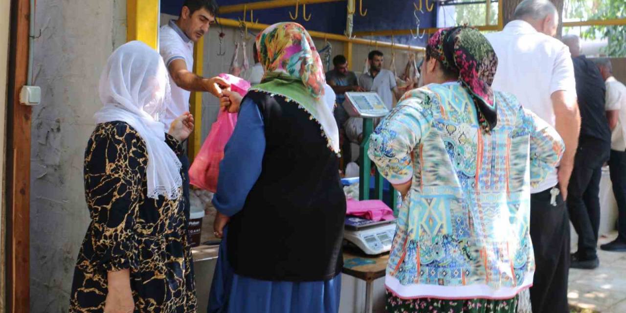 Diyarbakır’da Yüzlerce Aileye Kurban Eti Ulaştırıldı