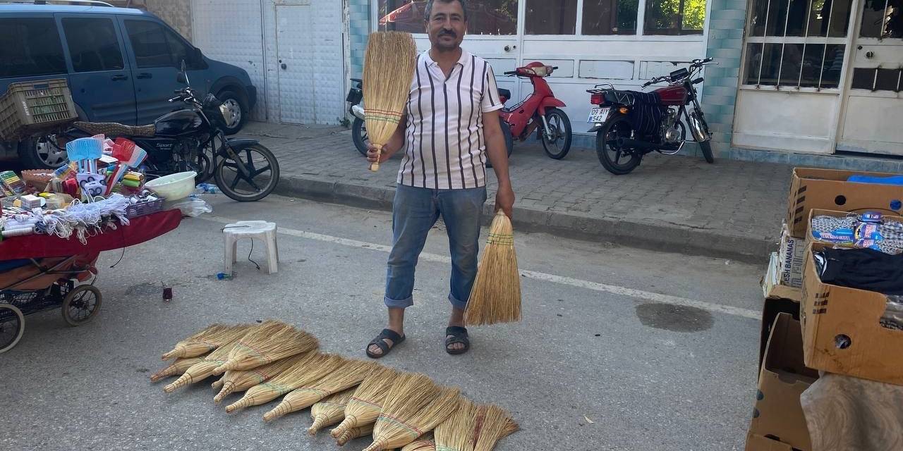 Asırlık Ot Süpürgeler, Son Teknoloji Rakiplerine Karşı Direniyor