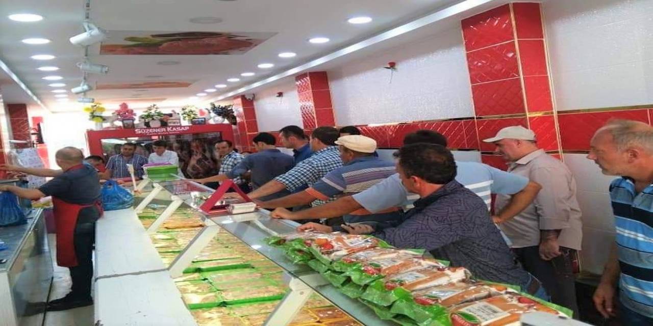Yozgat’ta Kasapların Kıyma Mesaisi Sürüyor