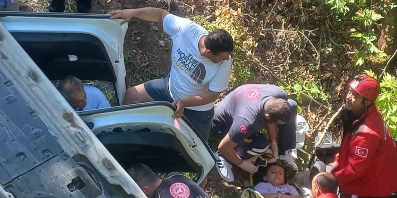 Şarampole Uçan Araçtan 6 Kişi Sağ Çıktı
