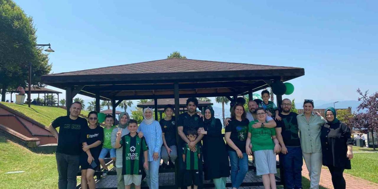 Kocaelisporlu Taraftarlar Sezonun Yorgunluğunu Attı