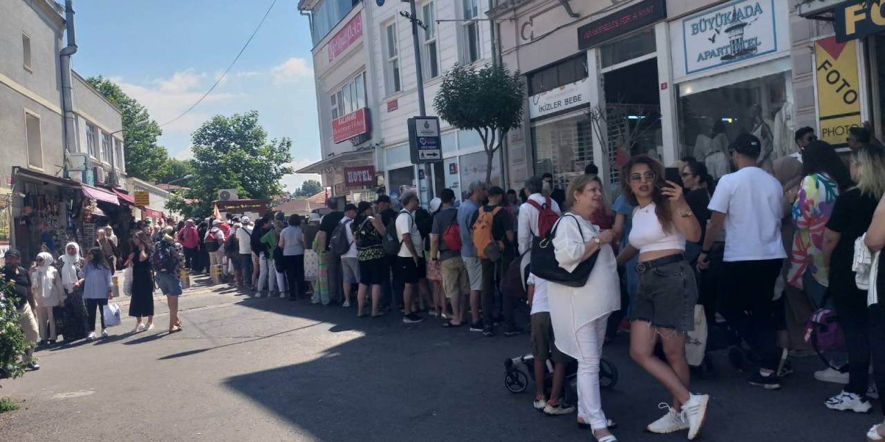 Kurban Bayramı’nın Üçüncü Gününde Vatandaşlar Adalar’a Akın Etti