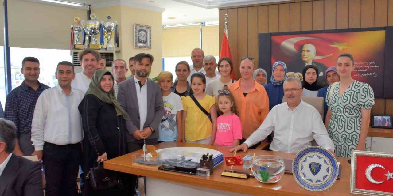 Karacabey’de Belediye Bayramlaşmaları Halk Buluşmasına Döndü