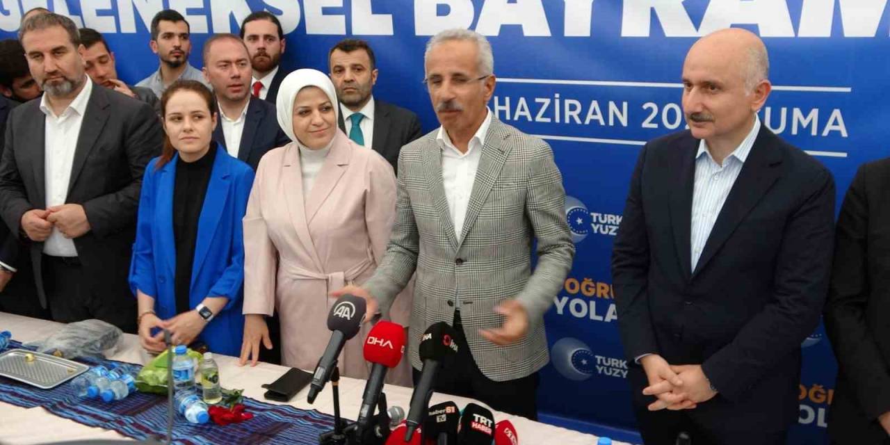 Ulaştırma Ve Altyapı Bakanı Abdulkadir Uraloğlu, Memleketinde Vatandaşlarla Bayramlaştı