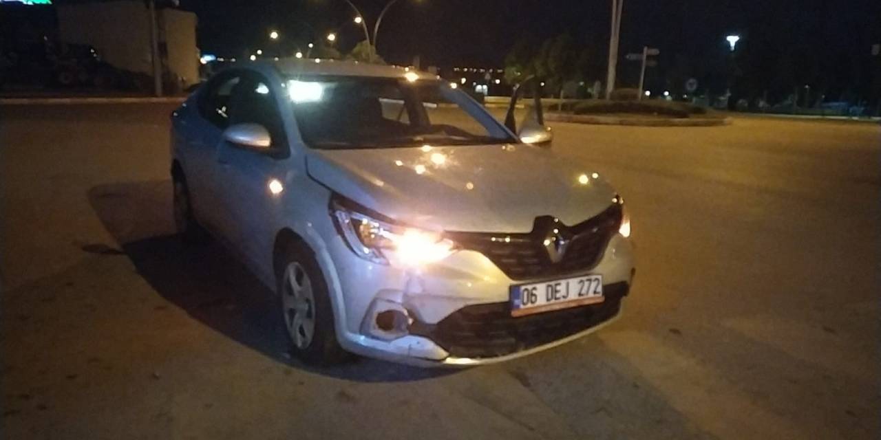 Çorum’da İki Otomobil Çarpıştı: 2 Kişi Yaralandı