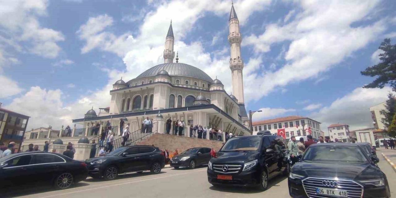 Tevhid Cami İbadete Açıldı