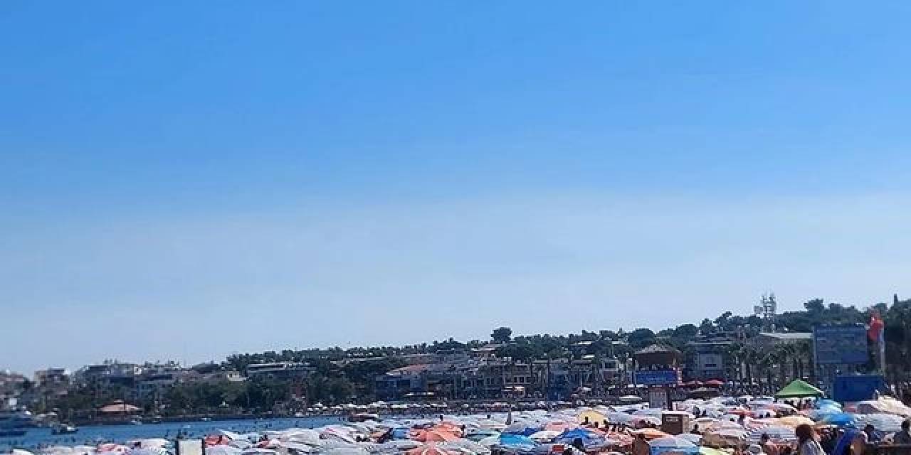 Didim’de Plajlarda Adım Atacak Yer Kalmadı