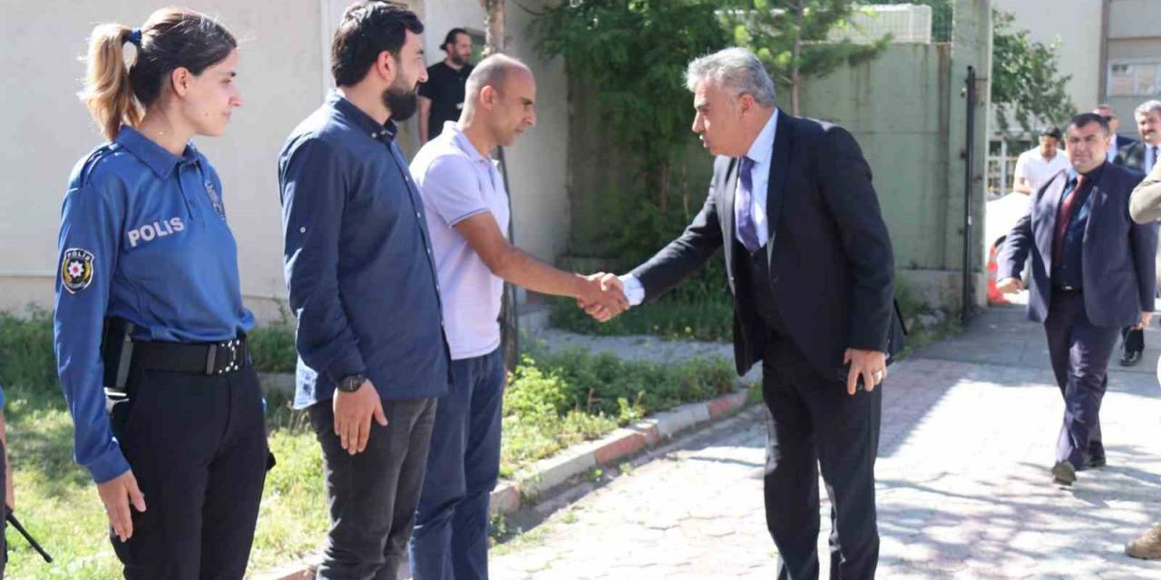 Ağrı Emniyet Müdürü Aydın’dan Şehit Ailesine Ve Görev Başındaki Polislere Bayram Ziyareti