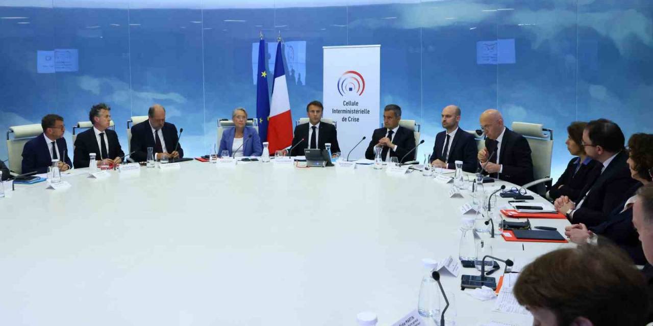 Macron: “sokaklara Daha Fazla Polis Konuşlandırılacak”