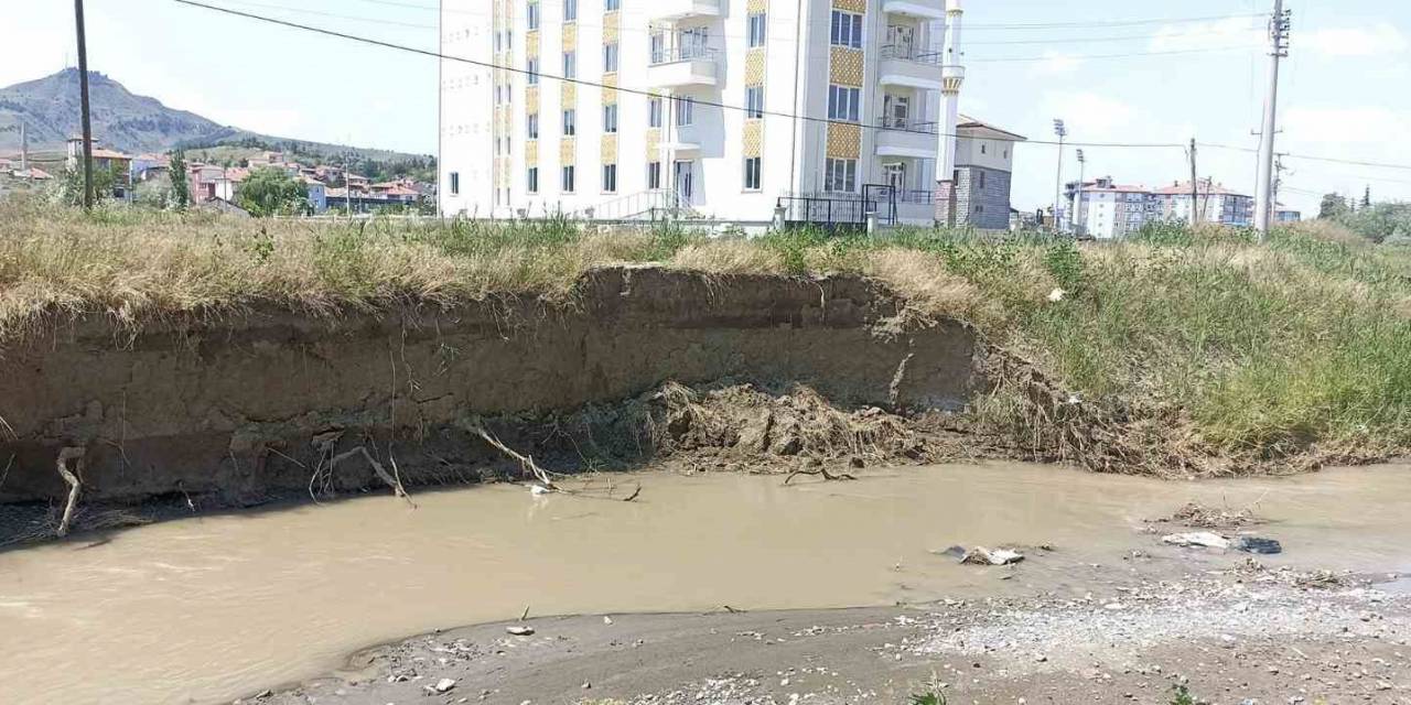 Budaközü Çayında Heyelan Tehlikesi