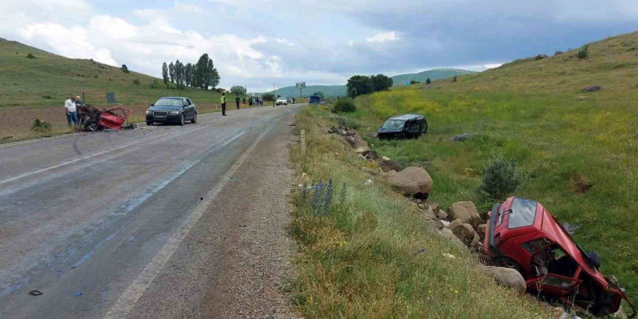 Gümüşhane’deki Kazada İkiye Bölünen Otomobilin Sürücüsü Kurtarılamadı