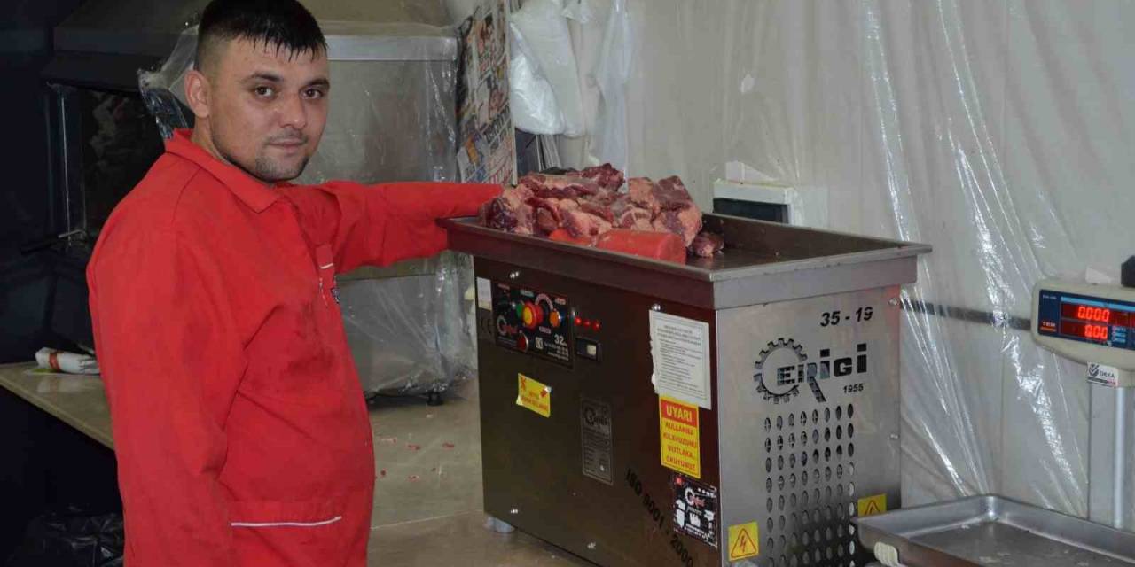Kırkağaç’ta Kasapların Yüzünü "kıyma" Güldürdü