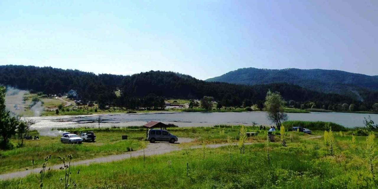 Simav Gölcük Yaylasında Bayram Tatili Yoğunluğu