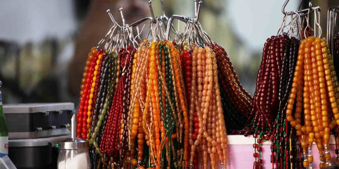 Tespihçiler Kahvesinde Hem Sohbet Hem De Ticaret Var