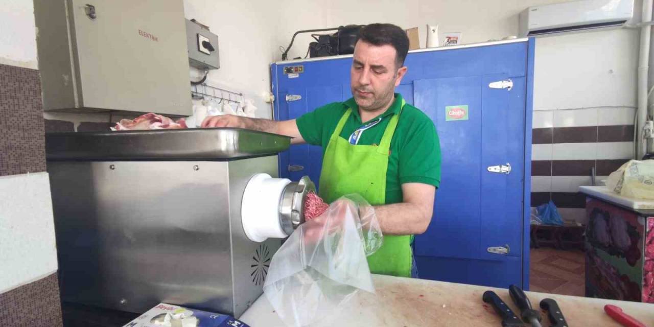 Çemişgezek’te Kasapların Kıyma Mesaisi