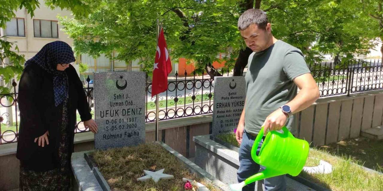Şehit Annesinden Duygulanan Sözler: "rüyamda Beni Bayramlaşmaya Çağırdı"