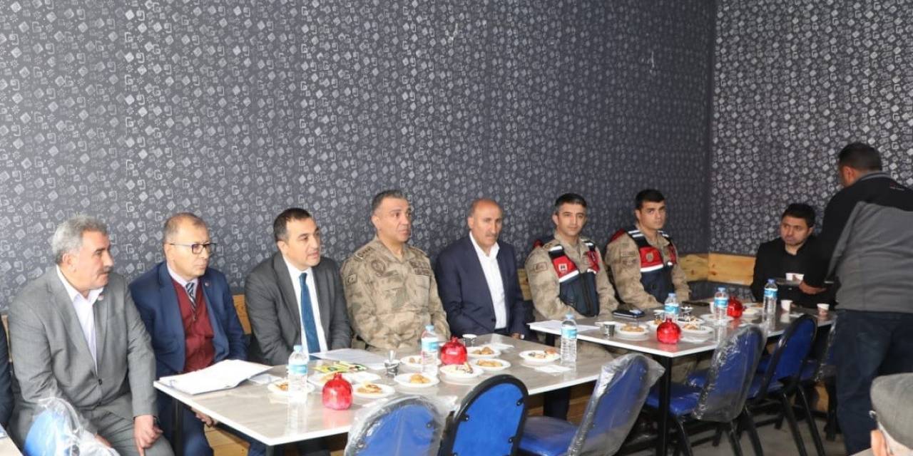 Kars Valisi Öksüz, Köylülerle Bir Araya Geldi