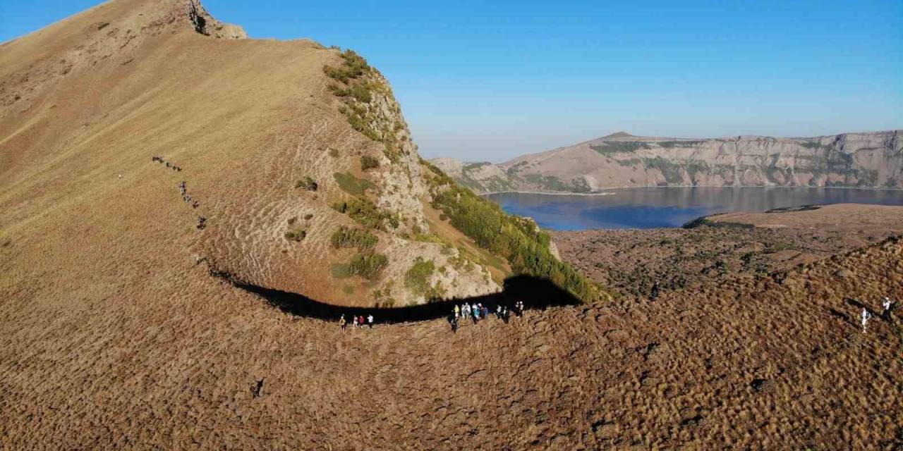 Aktivistlerden Nemrut Kalderası İçin Farkındalık Etkinliği
