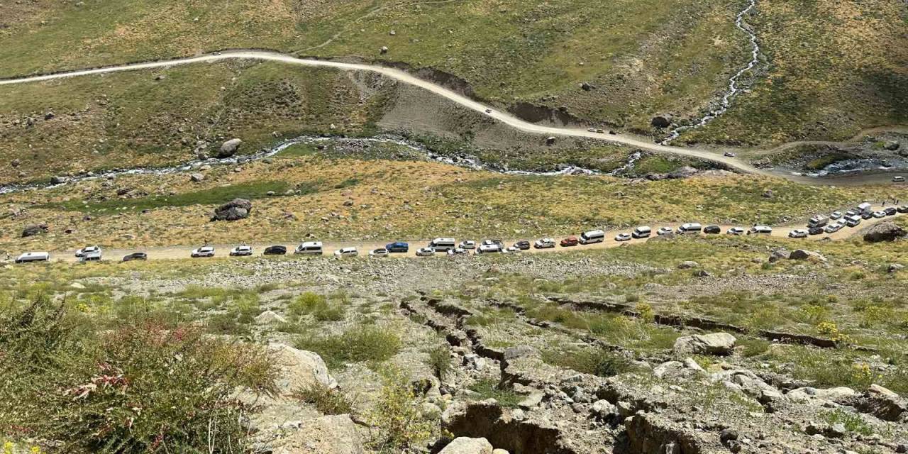 Yüksekova’nın En Yüksek Festivaline Türkiye Ve Dünya’dan Akın Ediyor